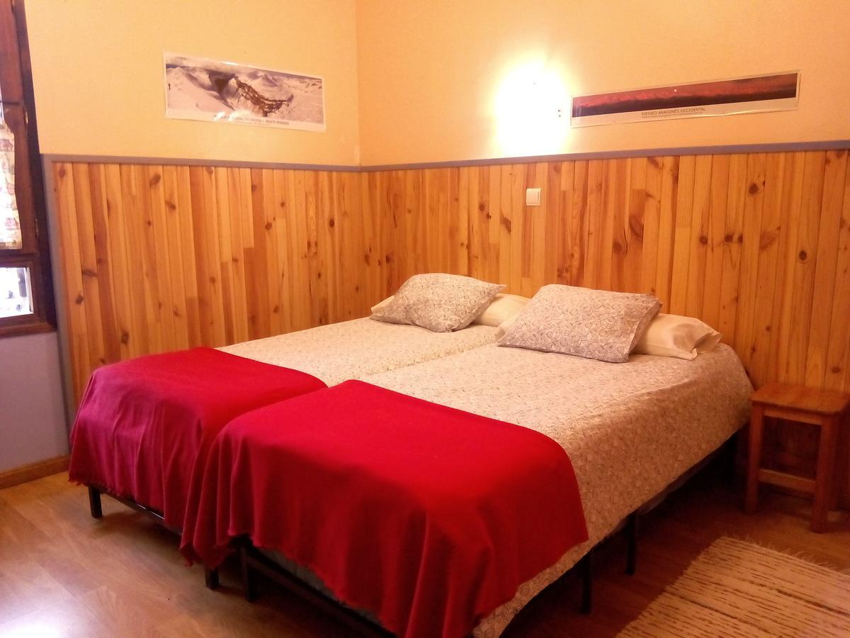 Albergue El Ultimo Bucardo Linas de Broto Екстер'єр фото
