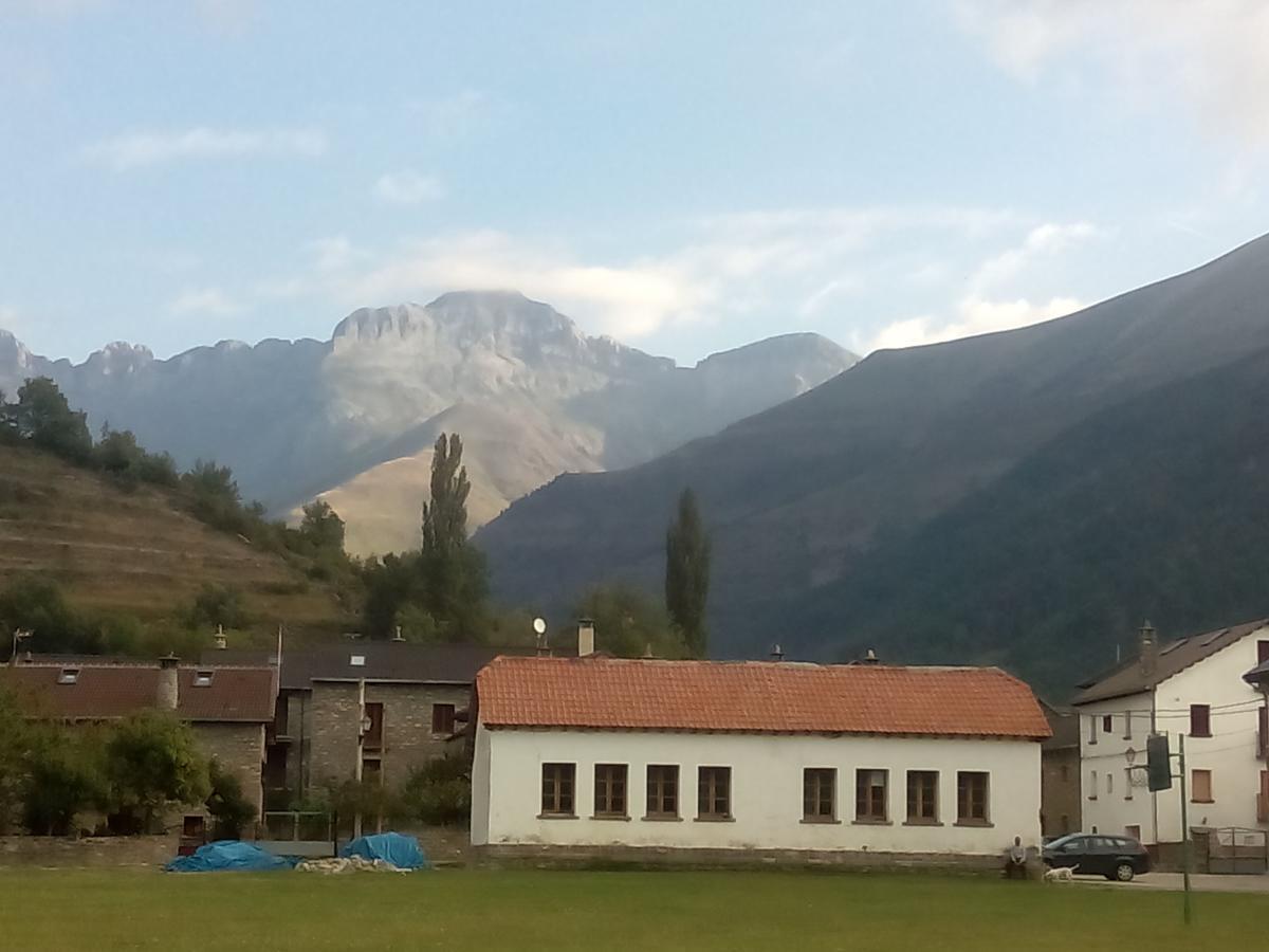 Albergue El Ultimo Bucardo Linas de Broto Екстер'єр фото
